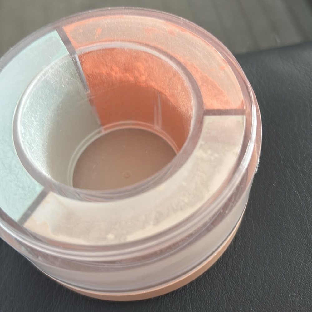 MAKE UP FOREVER HD Skin Twist & Light 24HR luminous finishing powder used once